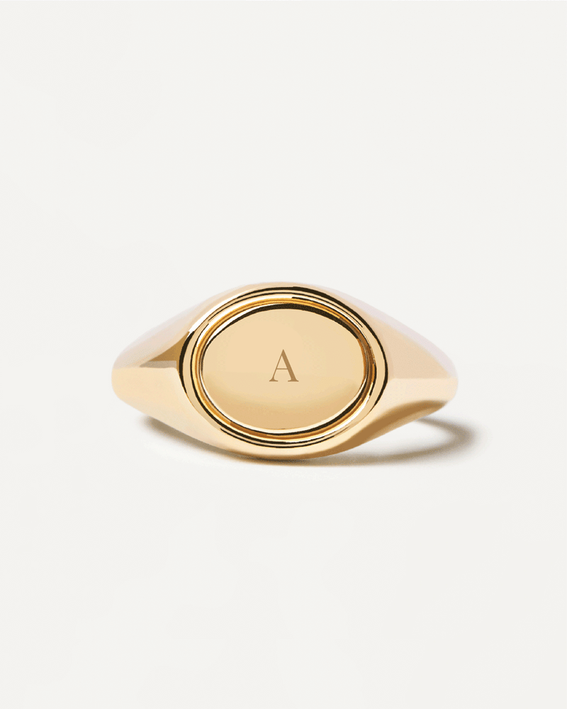 Engravable oval shape signet ring in gold-plated