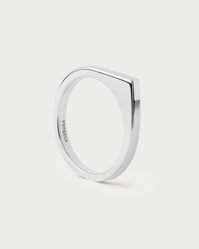 Silver geometric ring with asymmetric round shape