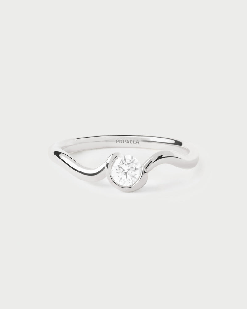 Dainty 18K white gold solitary ring featuring a lab-grown diamond and fluid lines