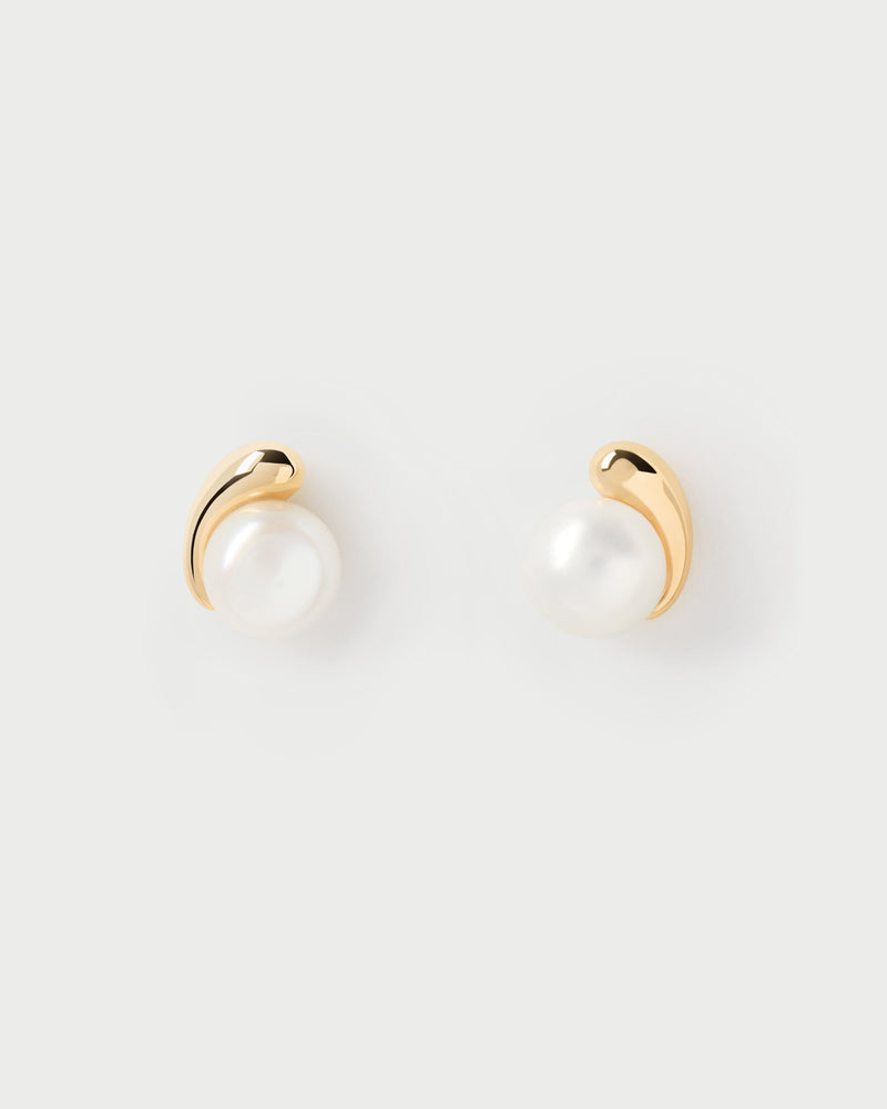 Modern freshwater cultured pearl earrings with fluid setting