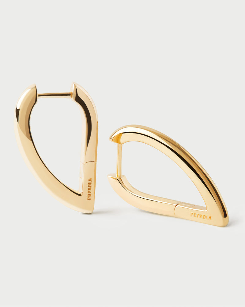 Geometric hoop earrings with asymmetric oval shape