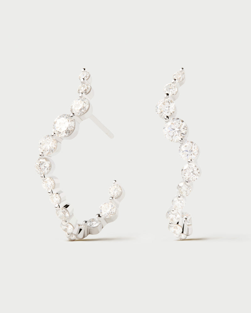 Elegant semi hoops in 18K white gold featuring an undulating line of lab-grown diamonds
