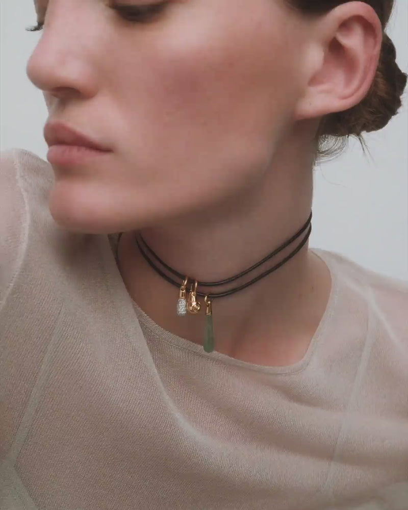 Dana leather bow necklace - 
  
    Leather / 18K Gold plating
  
