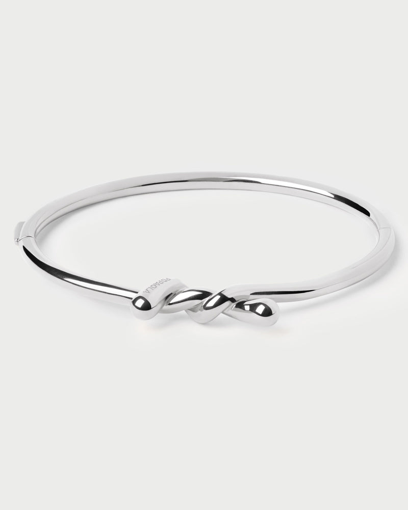 Silver distinctive bangle with a fluid twisted motif