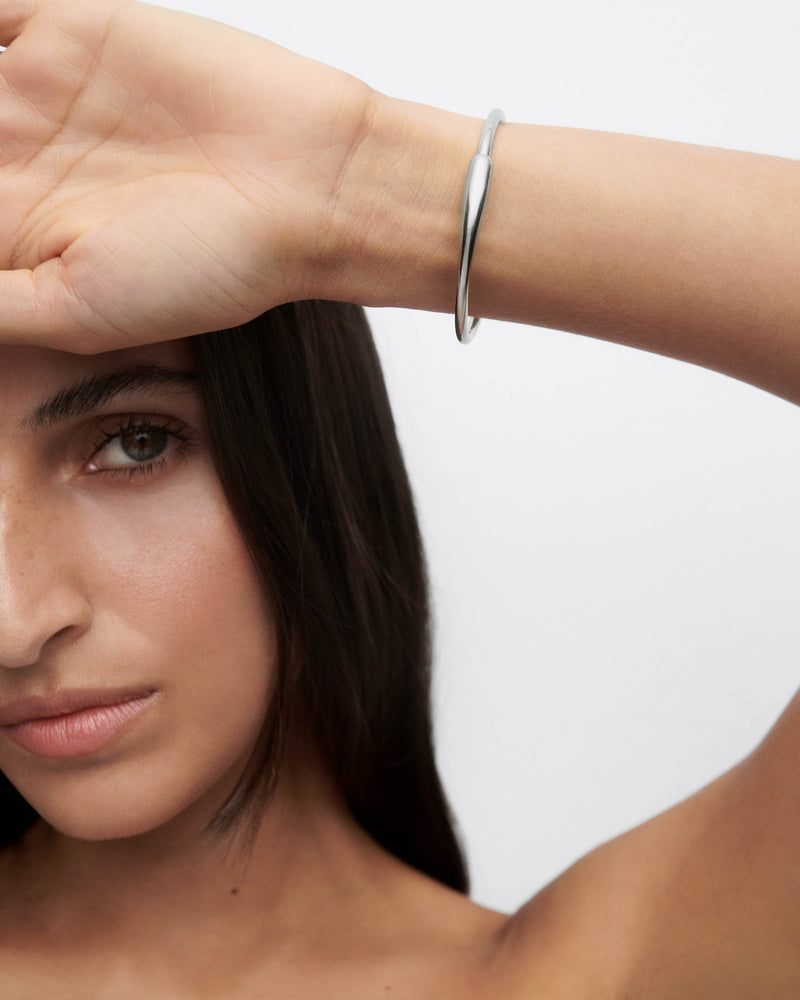 Loop bangle - 
  
    Brass / Rhodium silver plating
  

