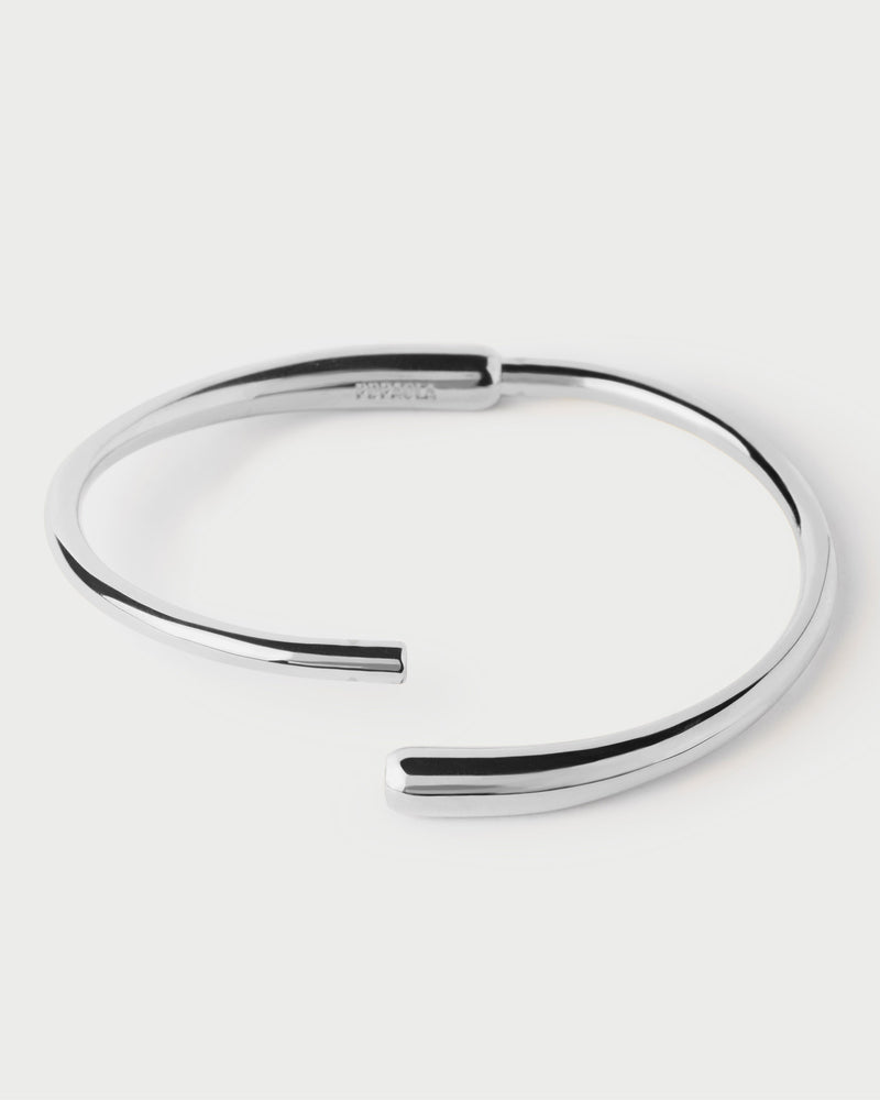 Loop bangle - 
  
    Brass / Rhodium silver plating
  
