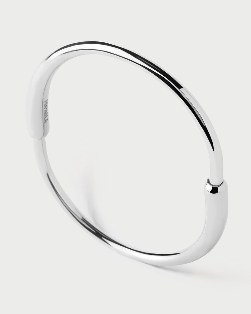Loop bangle - 
  
    Brass / Rhodium silver plating
  
