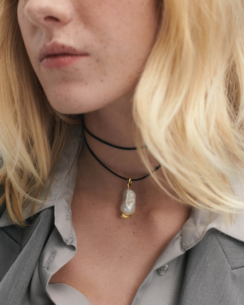 La perla pendant - 
  
    Sterling Silver / 18K Gold plating
  
